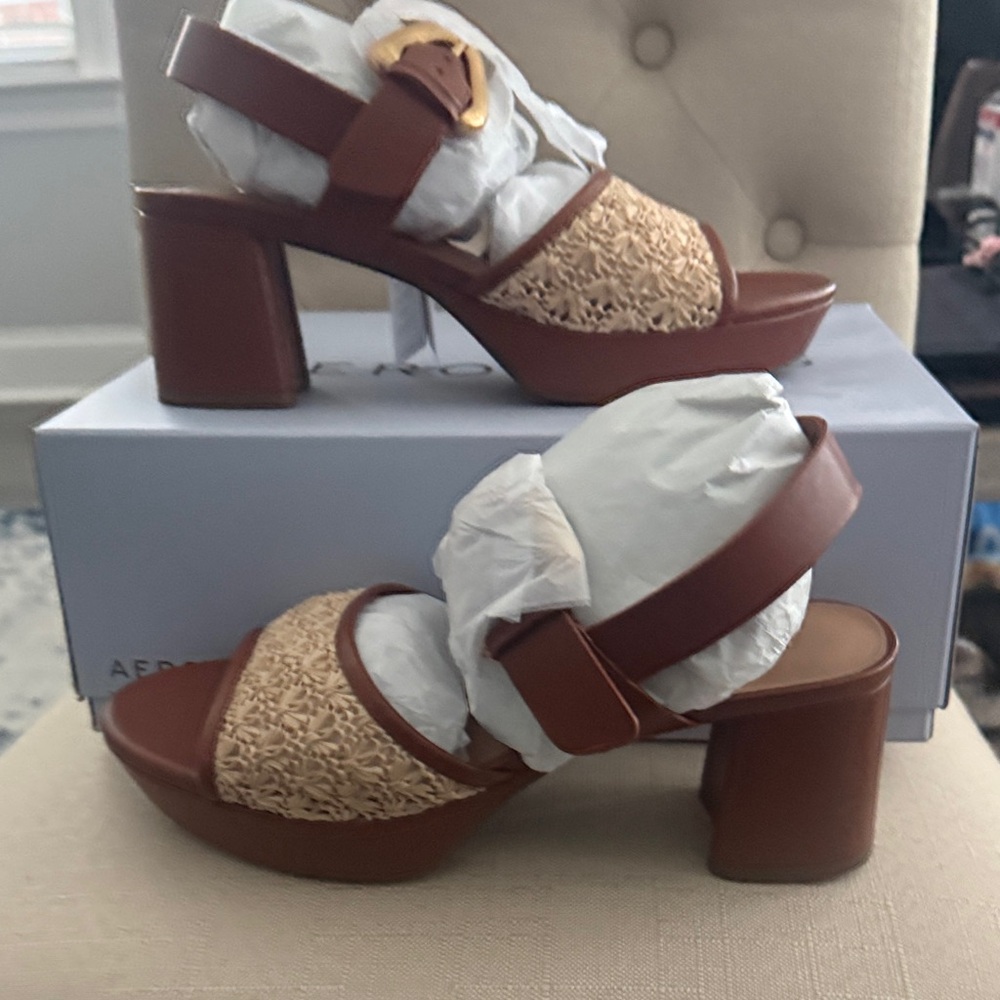 AEROSOLES Natural Raffia Heels - New